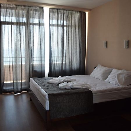 Viro Hotel Chornomorsk Exterior photo