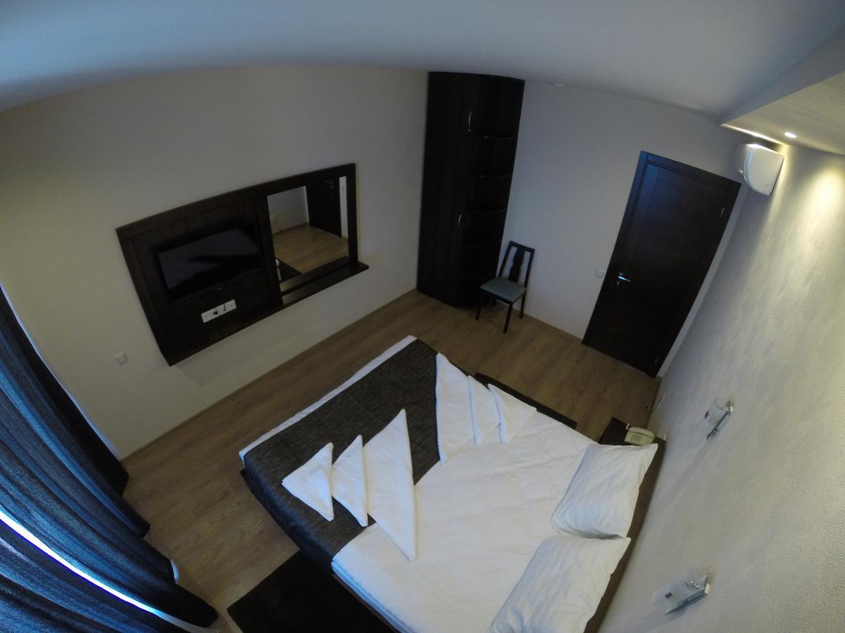 Viro Hotel Chornomorsk Exterior photo